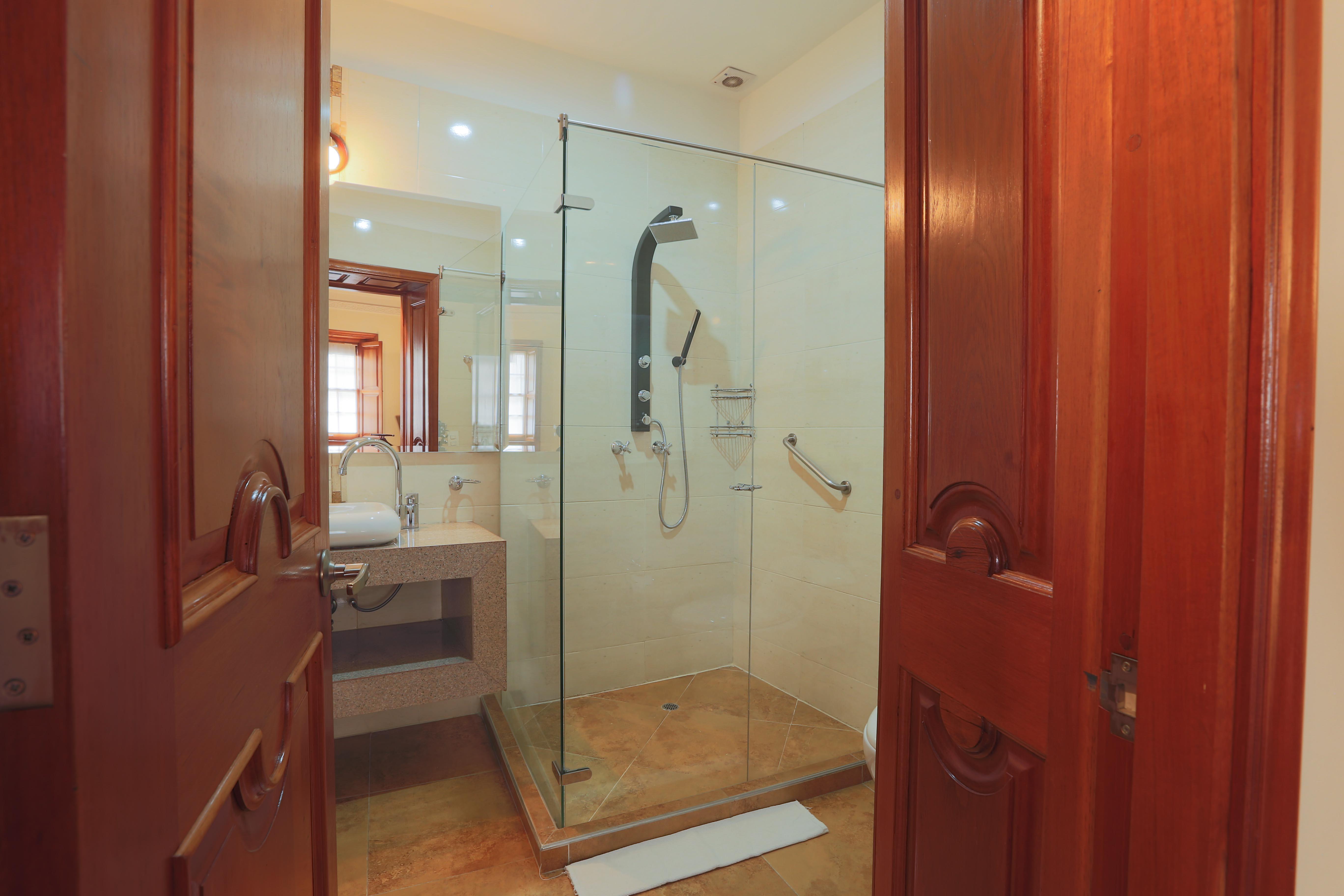 Hotel Santa Lucia Boutique Spa โบโกตา ภายนอก รูปภาพ A shower cubicle
