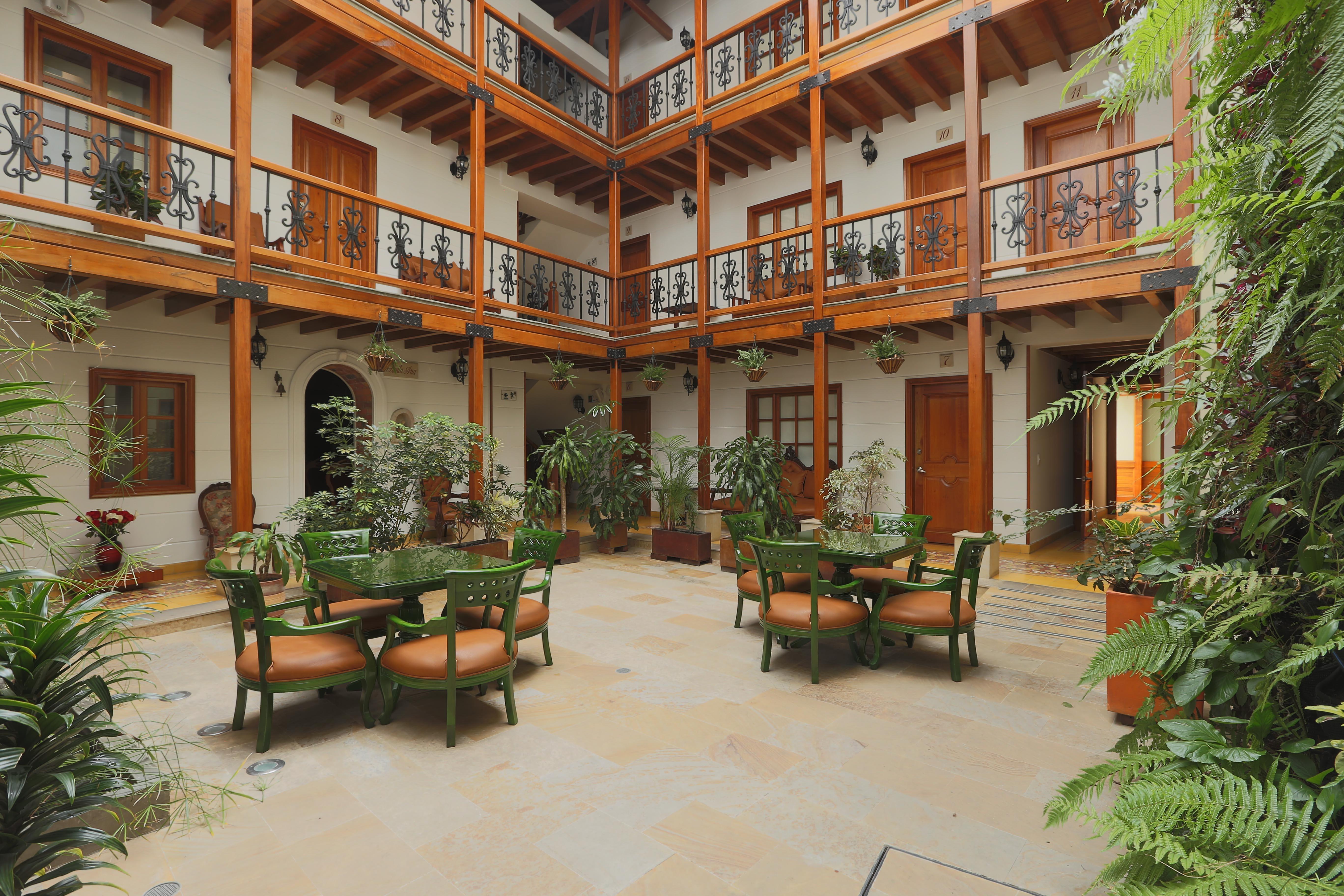Hotel Santa Lucia Boutique Spa โบโกตา ภายนอก รูปภาพ Patio of the hotel