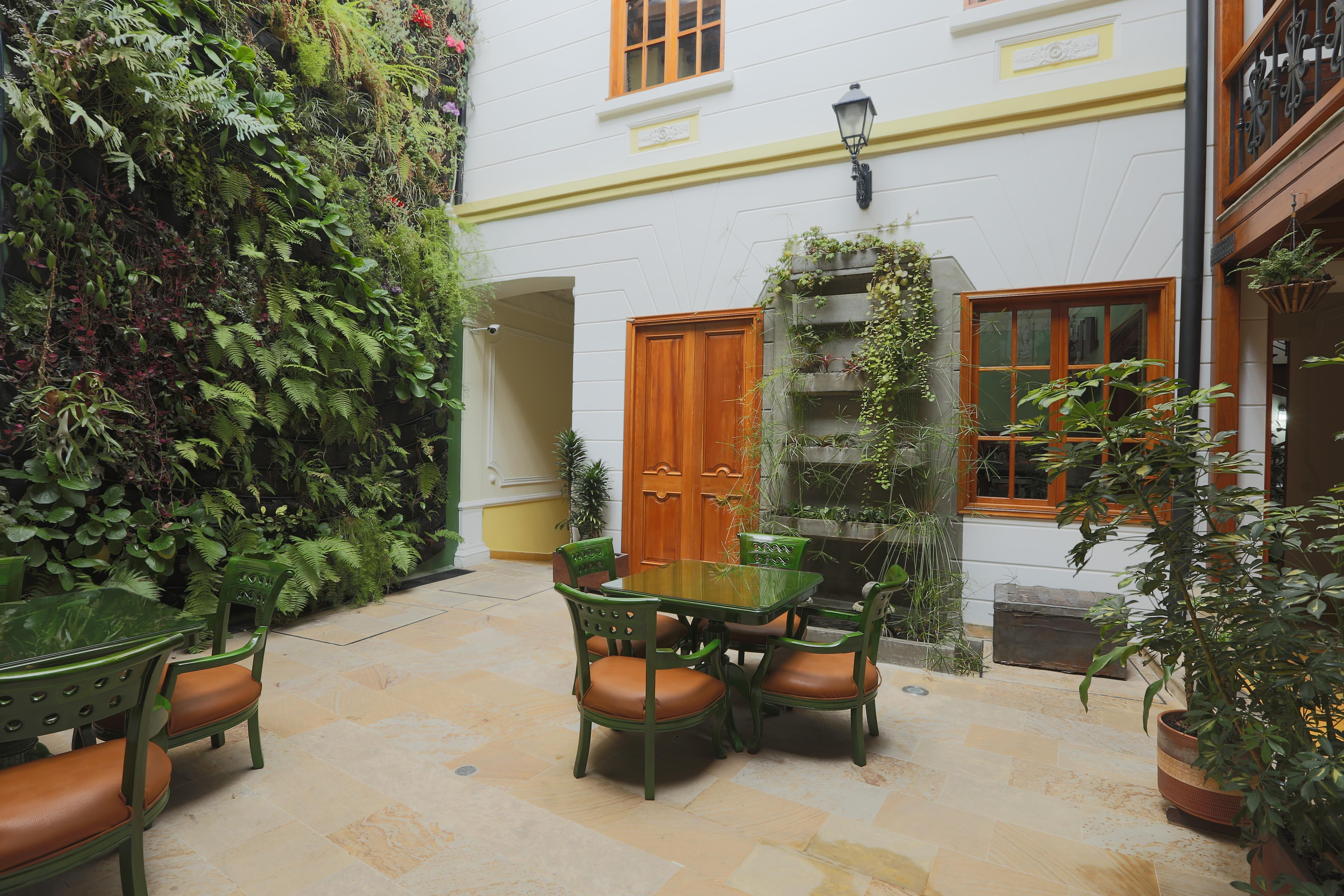 Hotel Santa Lucia Boutique Spa โบโกตา ภายนอก รูปภาพ Patio of the hotel