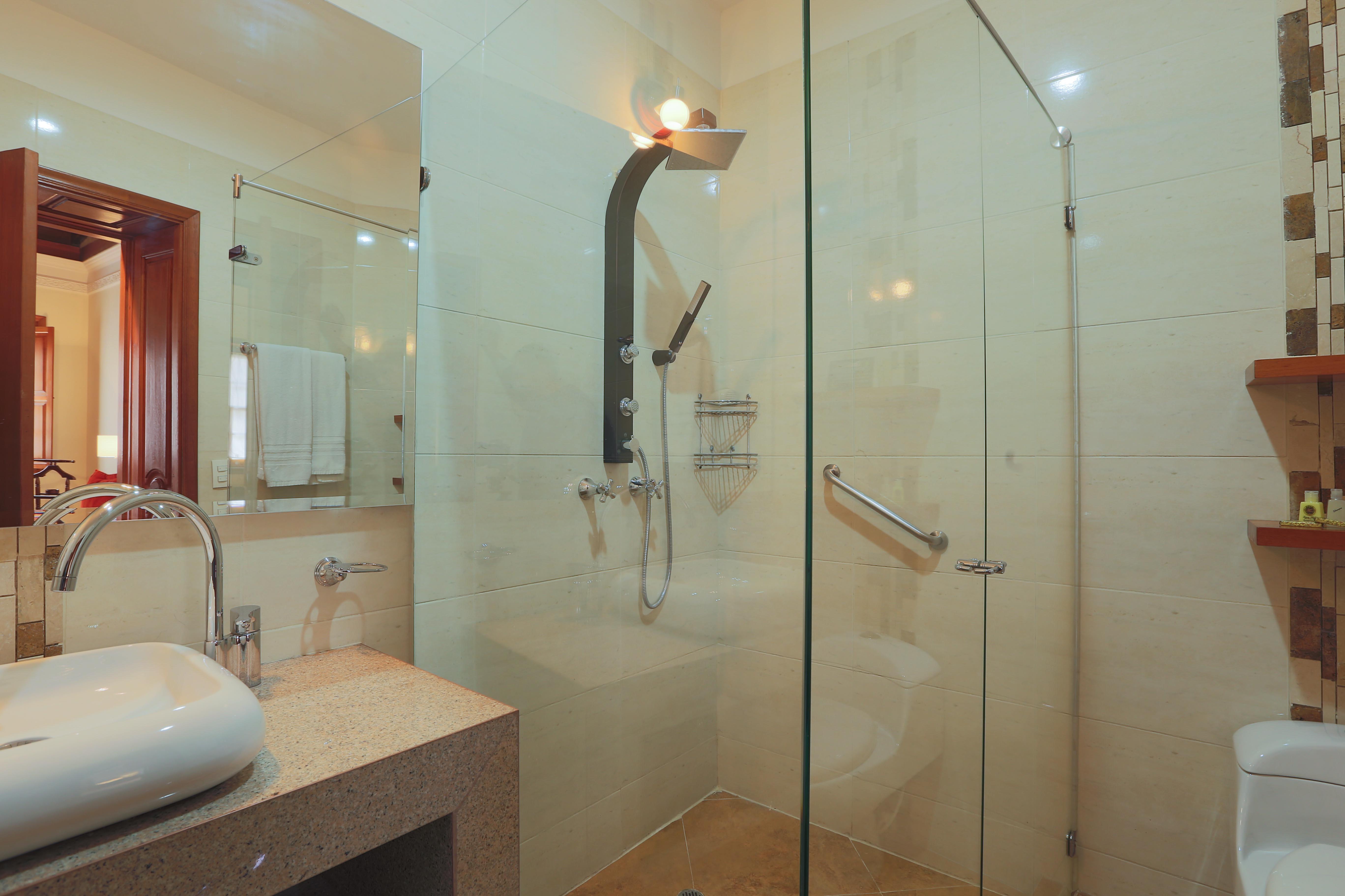 Hotel Santa Lucia Boutique Spa โบโกตา ภายนอก รูปภาพ A shower enclosure