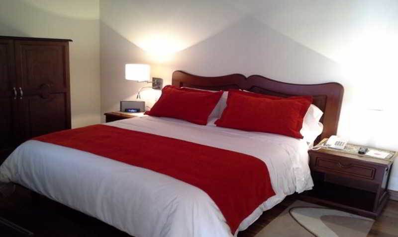 Hotel Santa Lucia Boutique Spa โบโกตา ภายนอก รูปภาพ A bed runner