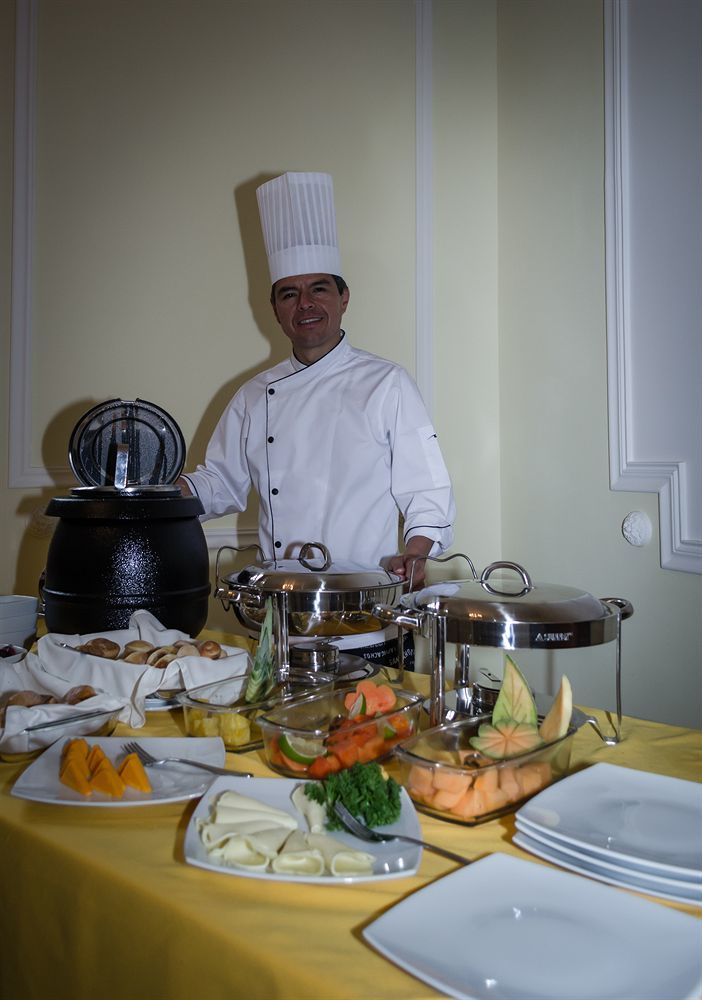 Hotel Santa Lucia Boutique Spa โบโกตา ภายนอก รูปภาพ A buffet at a hotel