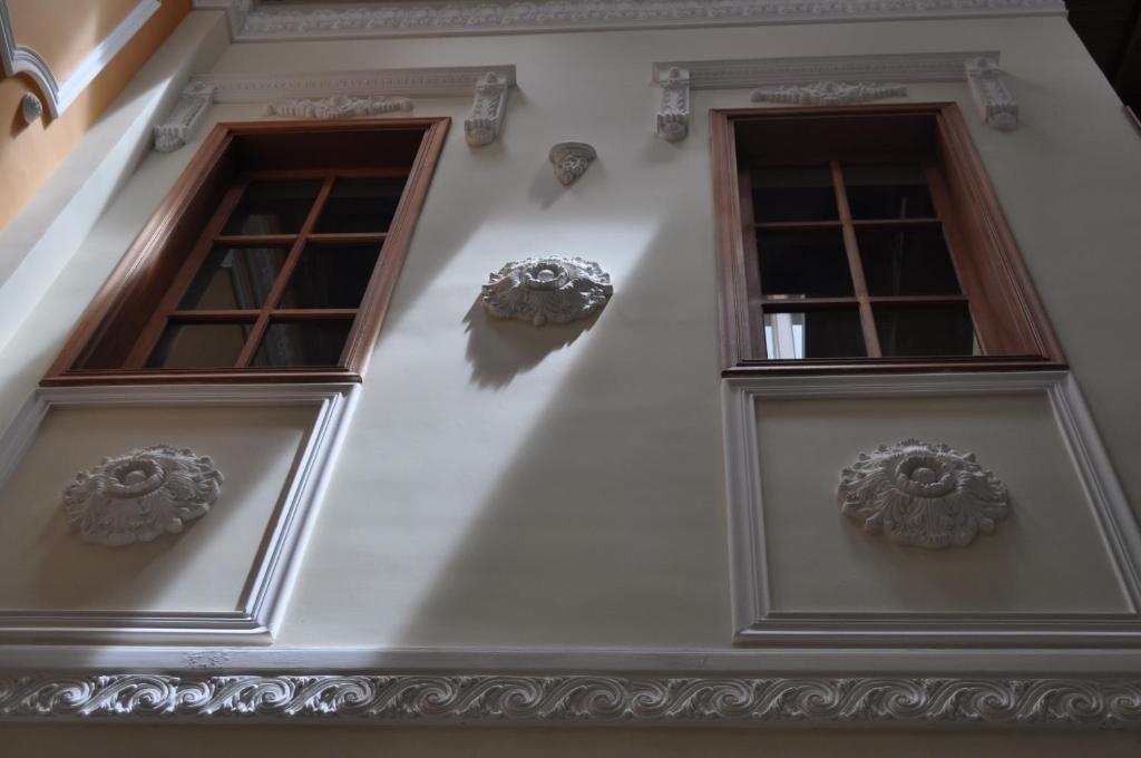 Hotel Santa Lucia Boutique Spa โบโกตา ภายนอก รูปภาพ The windows of the house