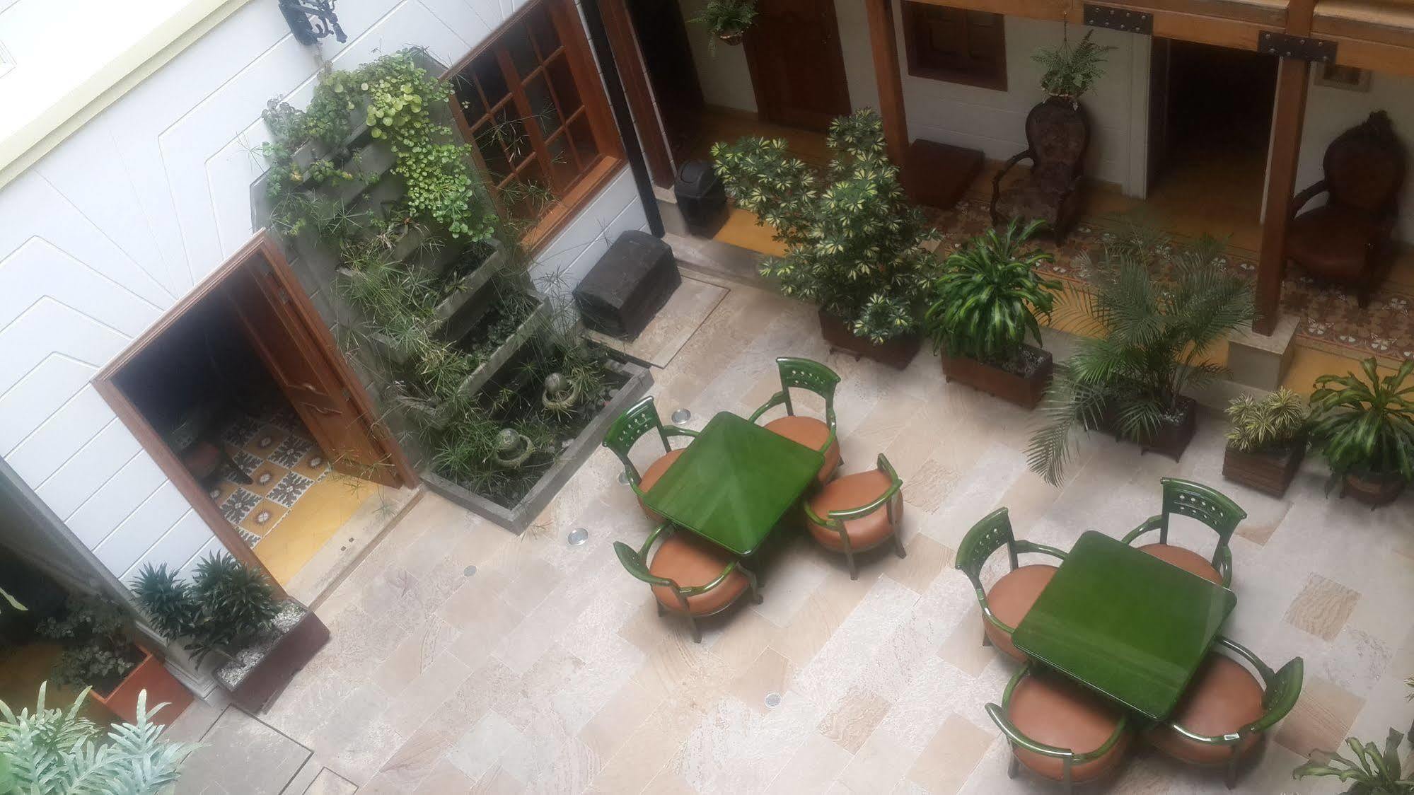Hotel Santa Lucia Boutique Spa โบโกตา ภายนอก รูปภาพ The courtyard of the hotel